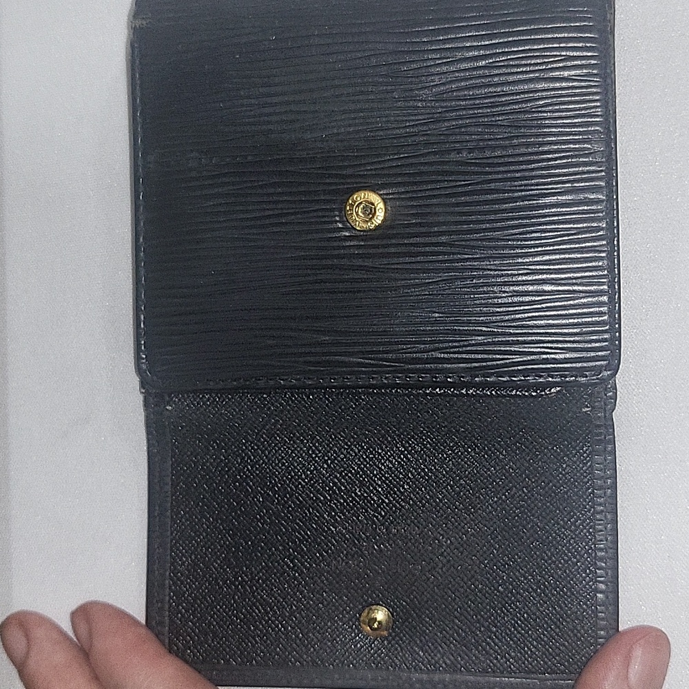 Louis Vuitton Epi Wallet  Tri Fold  (Black) - Picture 4 of 14